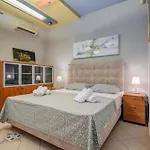 Appartement Blue Dolphin - Private Indoor Pool, Jacuzzi, Garden *