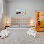 Appartement Blue Dolphin - Private Indoor Pool, Jacuzzi, Garden *