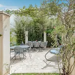 Appartement Blue Dolphin - Private Indoor Pool, Jacuzzi, Garden Split