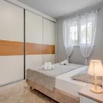 Blue Dolphin - Private Indoor Pool, Jacuzzi, Garden Split