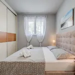 Blue Dolphin - Private Indoor Pool, Jacuzzi, Garden Split