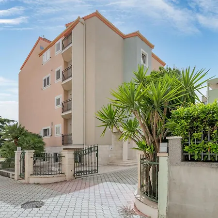 Blue Dolphin - Private Indoor Pool, Jacuzzi, Garden * Сплит