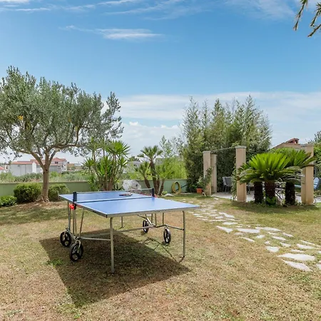 Blue Dolphin - Private Indoor Pool, Jacuzzi, Garden Апартаменты *