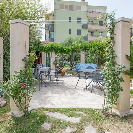 Blue Dolphin - Private Indoor Pool, Jacuzzi, Garden * Split