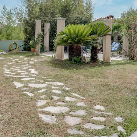 Blue Dolphin - Private Indoor Pool, Jacuzzi, Garden Сплит