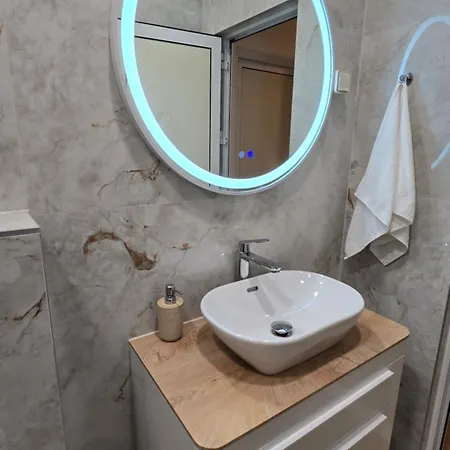 Апартаменты Blue Dolphin - Private Indoor Pool, Jacuzzi, Garden *