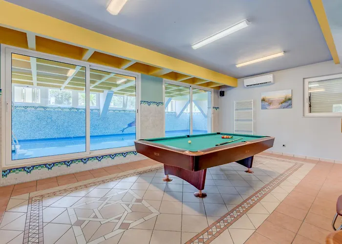 Blue Dolphin - Private Indoor Pool, Jacuzzi, Garden Apartman