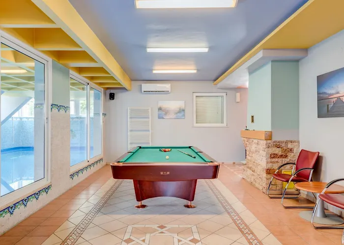 Blue Dolphin - Private Indoor Pool, Jacuzzi, Garden * Split