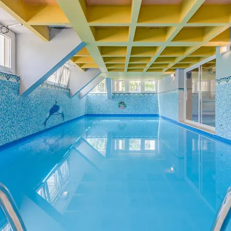 شقة Blue Dolphin - Private Indoor Pool, Jacuzzi, Garden