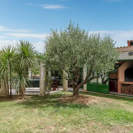 Apartament Blue Dolphin - Private Indoor Pool, Jacuzzi, Garden Split