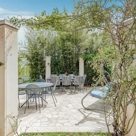 Apartament Blue Dolphin - Private Indoor Pool, Jacuzzi, Garden Split