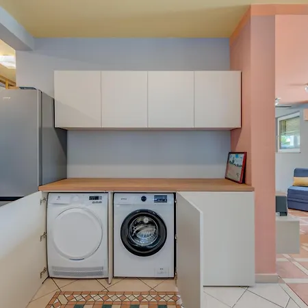 Blue Dolphin - Private Indoor Pool, Jacuzzi, Garden Apartament